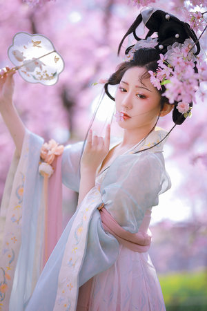 在线亚洲精品图